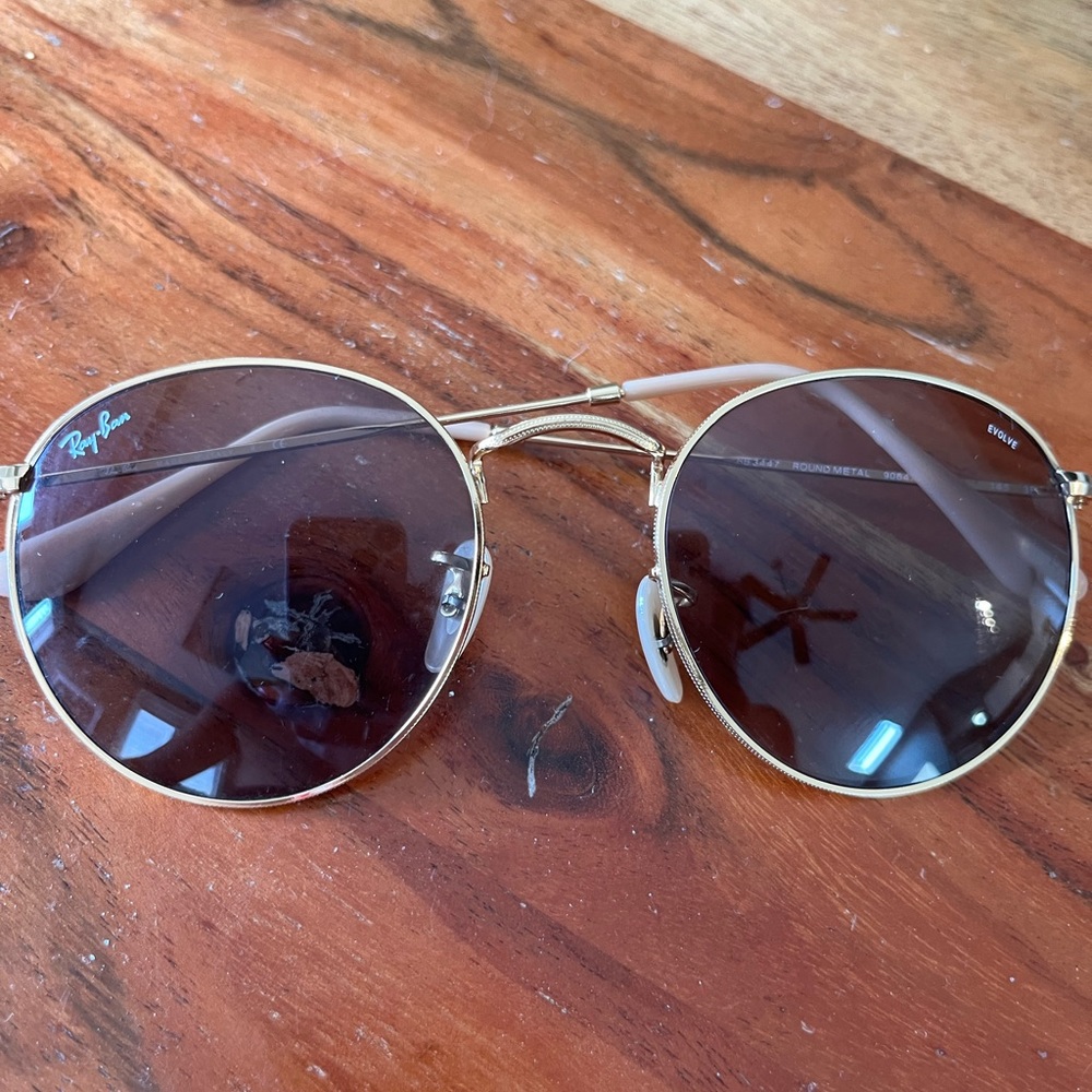 Round tinted rayban icon sunglasses